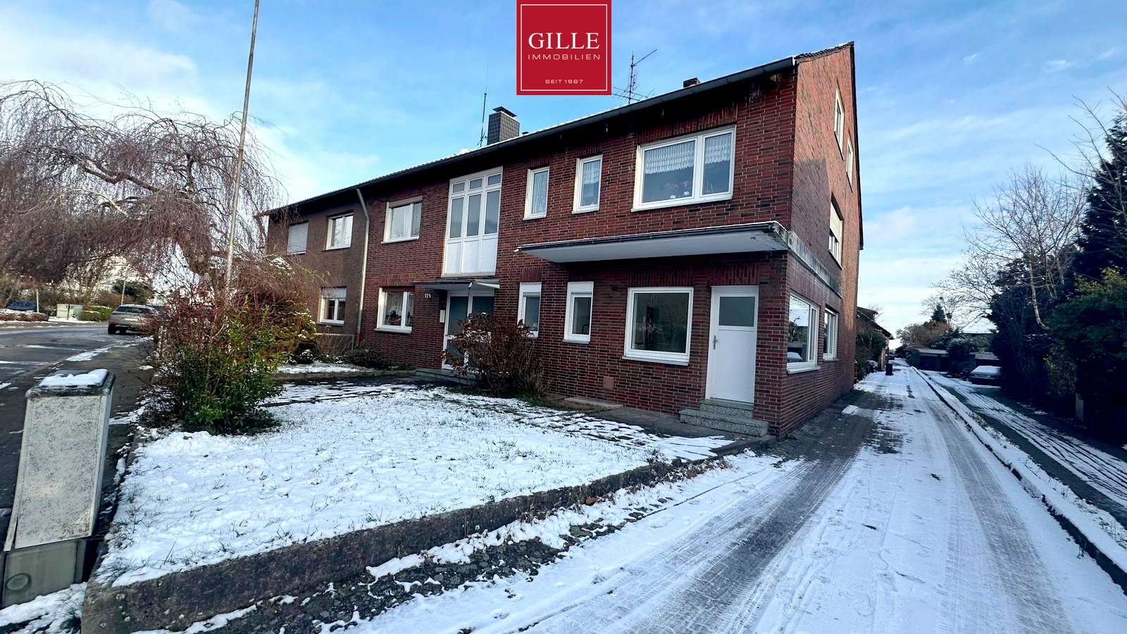 Neuss-Uedesheim: Saniertes Apartment mit kleinem Garten, Einbauküche u.  modernem Tageslichtduschbad